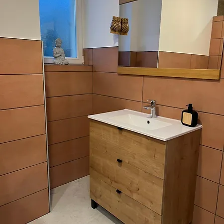 Chez F&g Terrasse Privée Dans Jardin à Côté De La Maison